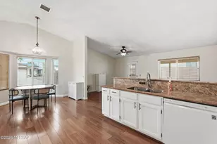 811 S Chimney Canyon Dr, Tucson, AZ 85748 - Photo 12