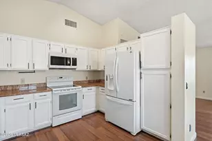 811 S Chimney Canyon Dr, Tucson, AZ 85748 - Photo 10