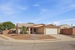 811 S Chimney Canyon Dr, Tucson, AZ 85748 - Photo 2