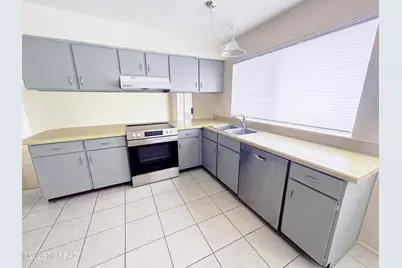 9042 E 5th Street, Tucson, AZ 85710 - Photo 2