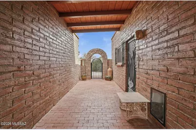 1806 S Calle Montanosa, Green Valley, AZ 85622 - Photo 2