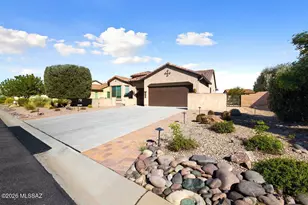 2621 E Josephine View Dr, Green Valley, AZ 85614 - Photo 2