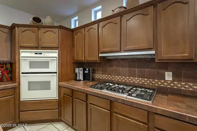2296 E Spurwind Lane, Green Valley, AZ 85614 - Photo 10