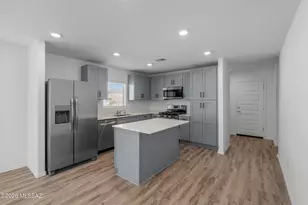 10443 W Guildford Ln, Marana, AZ 85653 - Photo 12