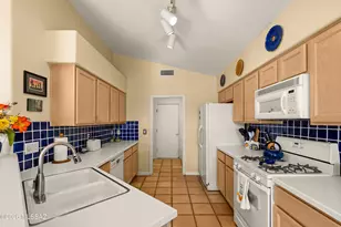 11167 N Desert Flower Dr, Tucson, AZ 85737 - Photo 6