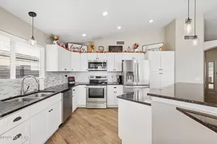 8604 N Cantora Way, Tucson, AZ 85743 - Photo 1