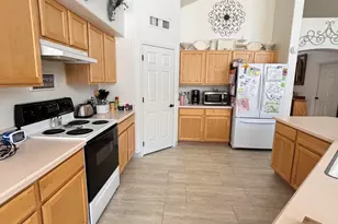 9740 E McAndrew Ct, Tucson, AZ 85748 - Photo 6