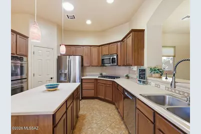 10414 E Jarod James Place, Tucson, AZ 85747 - Photo 4
