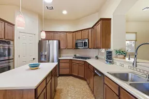 10414 E Jarod James Pl, Tucson, AZ 85747 - Photo 4