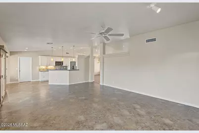 10131 E Hummingbird Meadow Way, Tucson, AZ 85747 - Photo 16
