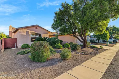 10131 E Hummingbird Meadow Way, Tucson, AZ 85747 - Photo 8