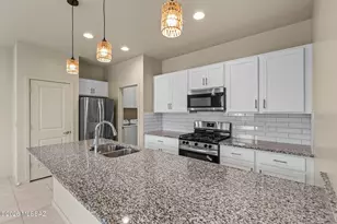8833 N Sherry Cervi Wy, Tucson, AZ 85743 - Photo 14