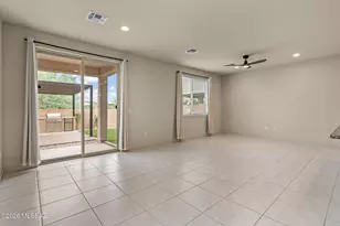 8833 N Sherry Cervi Wy, Tucson, AZ 85743 - Photo 10