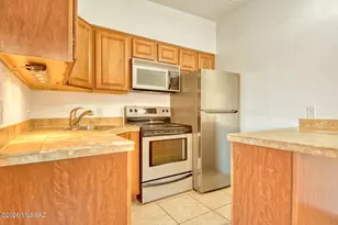 1810 E Blacklidge Dr, Tucson, AZ 85719 - Photo 4