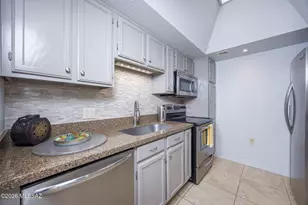 1738 W Dalehaven Cir, Tucson, AZ 85704 - Photo 4