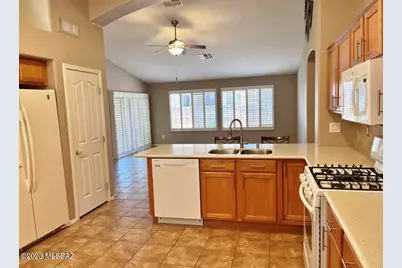 2050 E Cypress Canyon Drive, Green Valley, AZ 85614 - Photo 14