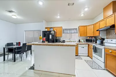 6204 S Blue Water Drive, Tucson, AZ 85706 - Photo 8