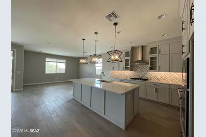 11504 N Desert Calico Lp, Oro Valley, AZ 85742 - Photo 2