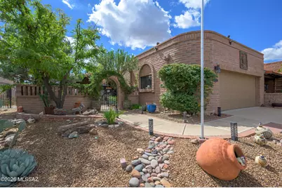 1131 W Camino De La Oca, Green Valley, AZ 85622 - Photo 1