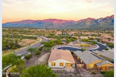 710 E Silver Canyon Place, Oro Valley, AZ 85737 - Photo 2