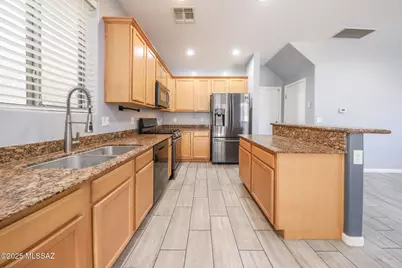 2262 W Night Air Lane, Tucson, AZ 85741 - Photo 8