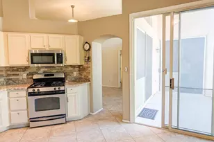 11122 N Desert Flower Dr, Tucson, AZ 85737 - Photo 10