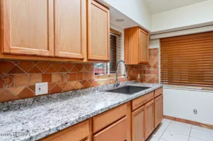 1262 W La Osa Dr, Tucson, AZ 85705 - Photo 10