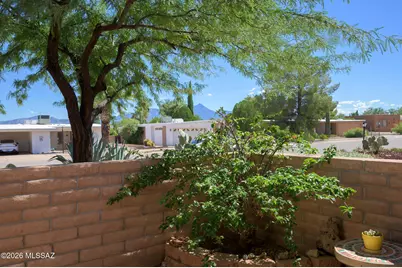 392 W Rio Altar, Green Valley, AZ 85614 - Photo 2