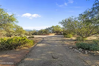 1605 S Camino Del Sol, Green Valley, AZ 85622 - Photo 10