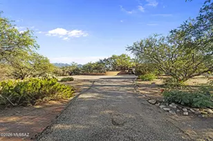 1605 S Camino Del Sol, Green Valley, AZ 85622 - Photo 10