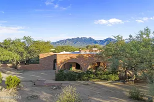 1605 S Camino Del Sol, Green Valley, AZ 85622 - Photo 2