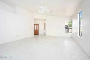 352 N Royal Bell Dr, Green Valley, AZ 85614 - Photo 6
