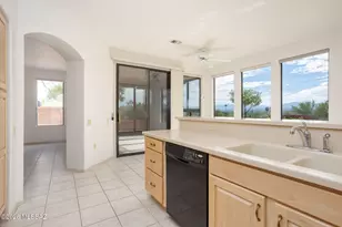 352 N Royal Bell Dr, Green Valley, AZ 85614 - Photo 16