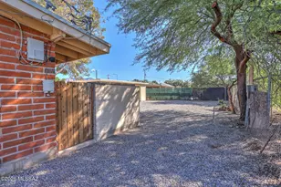 402 E Yavapai Rd, Tucson, AZ 85705 - Photo 16