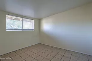 402 E Yavapai Rd, Tucson, AZ 85705 - Photo 14