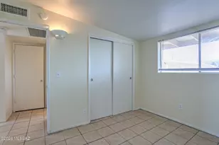 402 E Yavapai Rd, Tucson, AZ 85705 - Photo 14