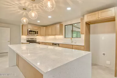 8261 E 18th Street, Tucson, AZ 85710 - Photo 6