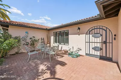1073 N Paseo Iris, Green Valley, AZ 85614 - Photo 2