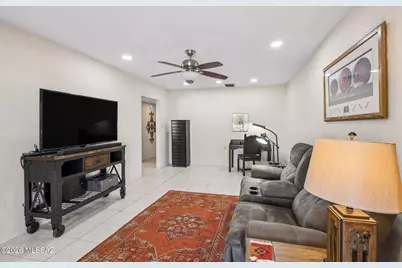 1073 N Paseo Iris, Green Valley, AZ 85614 - Photo 14