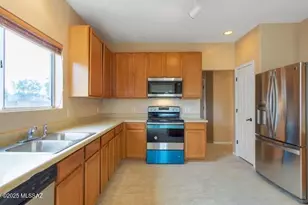 548 W Tiger Shark Rd, Tucson, AZ 85706 - Photo 4