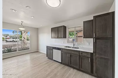 458 S Kenyon Drive, Tucson, AZ 85710 - Photo 2