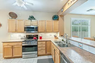 9231 N Crimson Stone Pl, Tucson, AZ 85743 - Photo 2