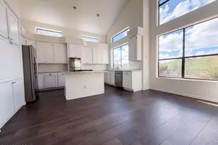 5997 N Moon Crest Dr, Tucson, AZ 85718 - Photo 2