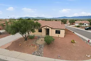 106 N Bellhaven Dr, Green Valley, AZ 85614 - Photo 2