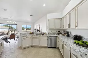 106 N Bellhaven Dr, Green Valley, AZ 85614 - Photo 6