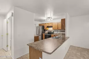 2067 W Silver Grass Pl, Tucson, AZ 85745 - Photo 4