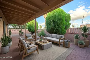 1846 W Camino Urbano, Green Valley, AZ 85622 - Photo 2