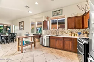 5421 S Acacia Creek Dr, Green Valley, AZ 85622 - Photo 10