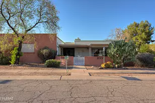 401 E Placita Del Venado, Green Valley, AZ 85614 - Photo 1