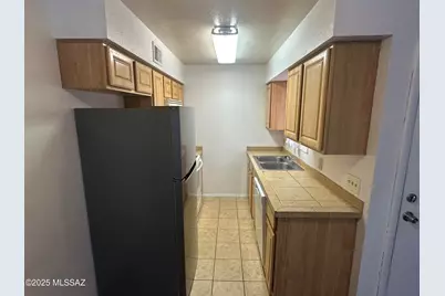 1810 E Blacklidge Drive #Unit912, Tucson, AZ 85719 - Photo 1